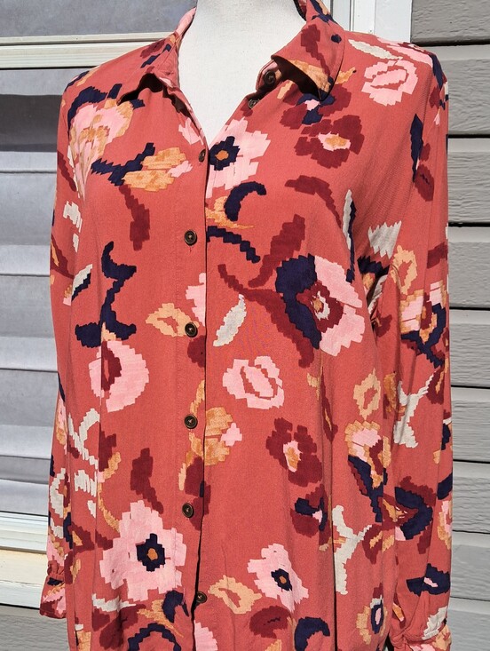 Canyon Retreat Tops - Canyon Retreat L Button-Front Shirt Coral Rust Pink EUC